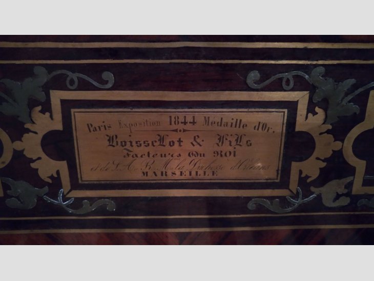 Piano de ½ cola, decoración de marqueteria Boisselot y Fils. Fact. De Roi. Marseille 1844. 4