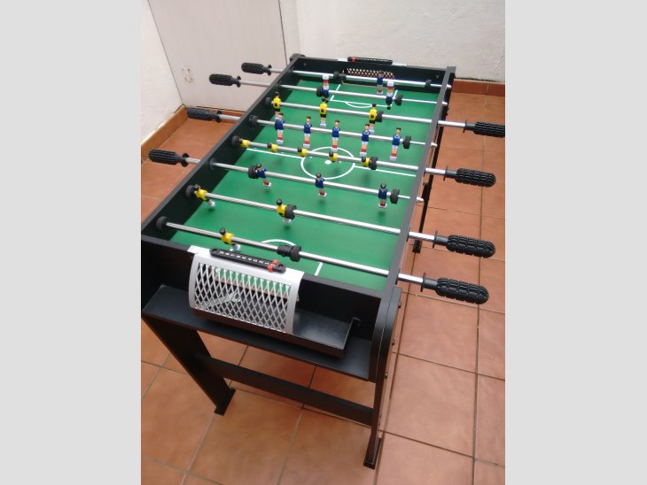 Se vende futbolin infantil 1