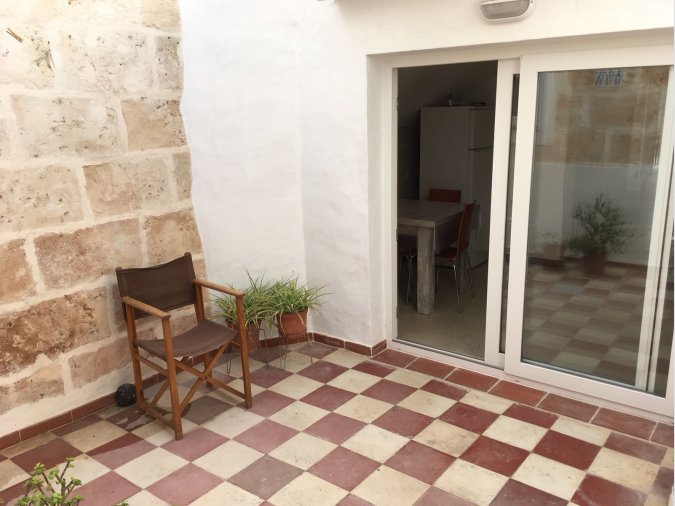 Es lloga casa centrica ben ubicada
