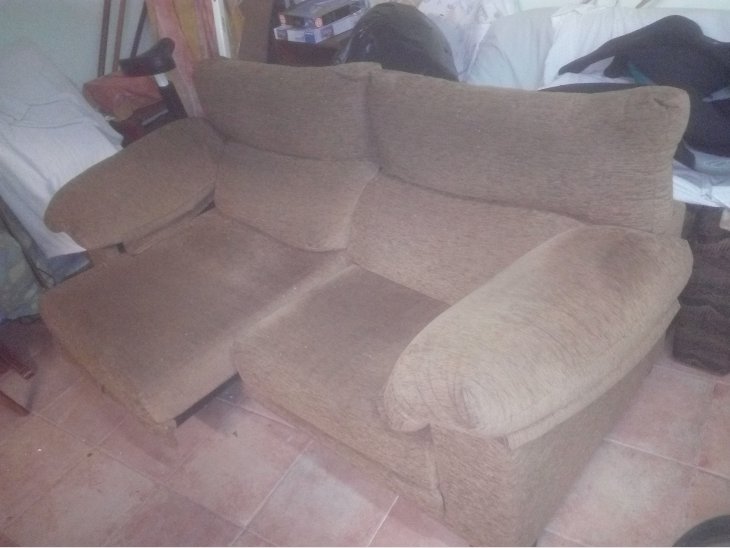 Vendo sofá de 2 plazas, extensible. En perfecto estado