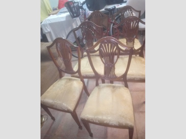 Se vende mesa extensible y 6 sillas de comedor, en perfecto estado  2