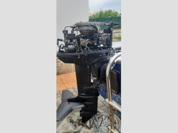 Se vende motor fueraborda Yamaha de 30 caballos de potencia de 2 tiempos. Año 1997