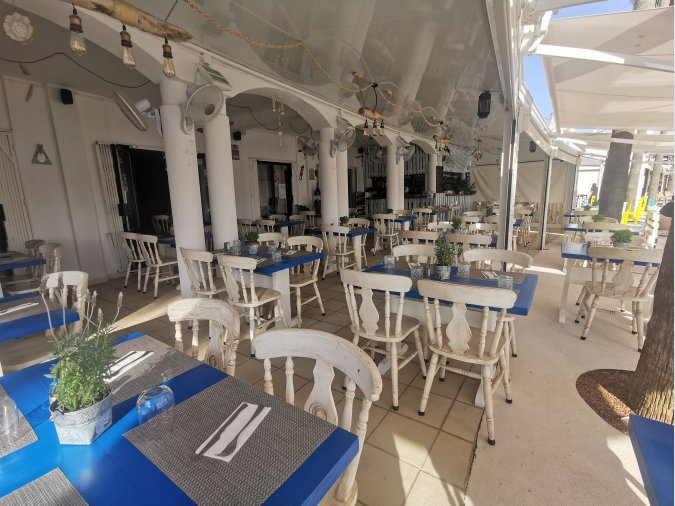 Se traspasa Restaurante en el Lago de cala'n bosch 