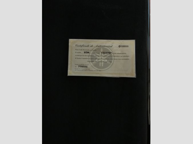 piano vertical YAMAHA