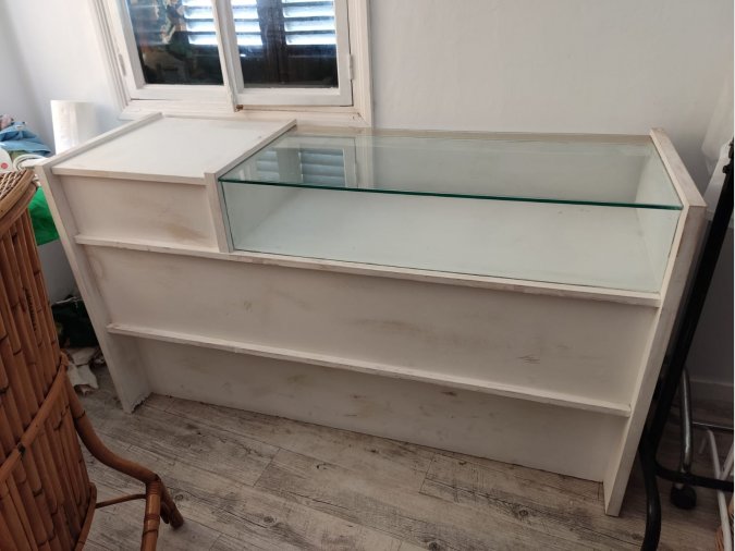 Es ven mostrador de botiga