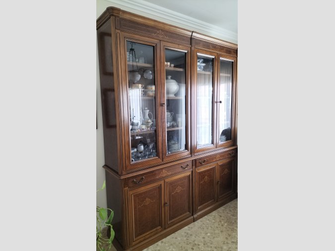 Mueble comedor con vitrina