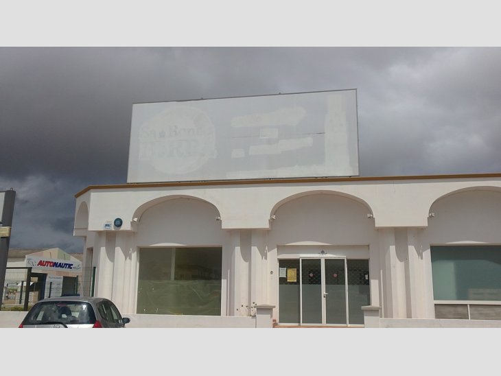 LOCAL COMERCIAL DE 260 M2 EN POICI 3