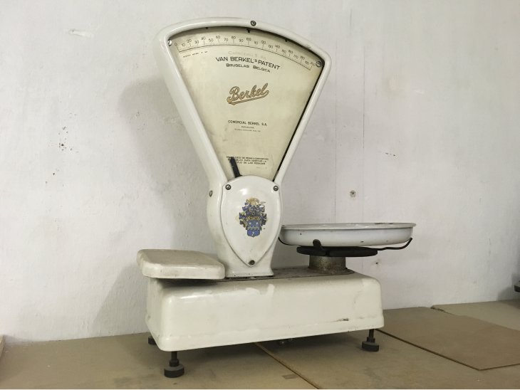 Balança antiga. De sobretaula (botiga) 1
