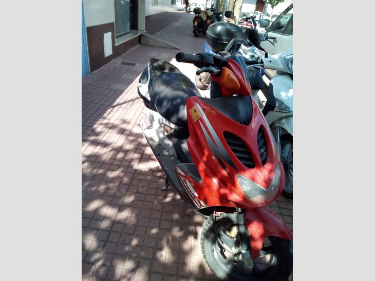 Vendo moto YAMAHA AEROX 49 1