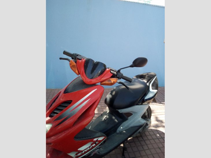 Vendo moto YAMAHA AEROX 49 2