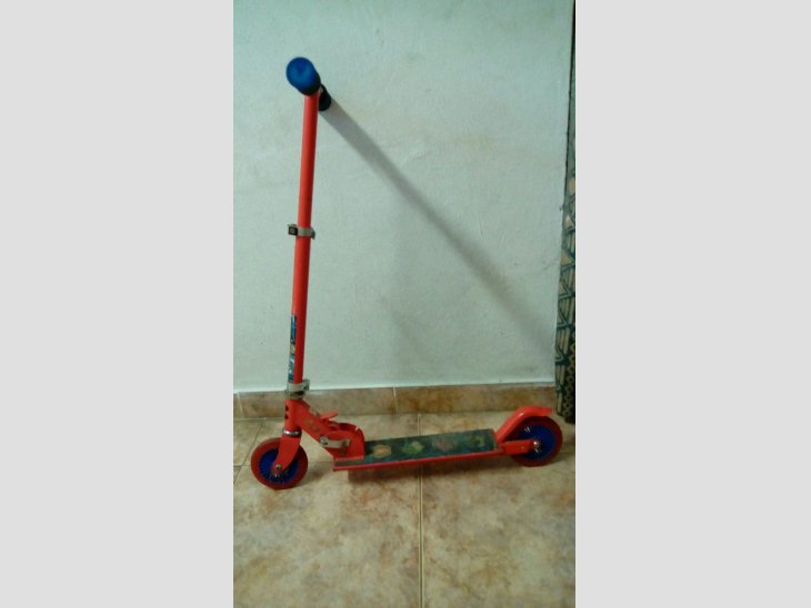 Patinete niño de color rojo