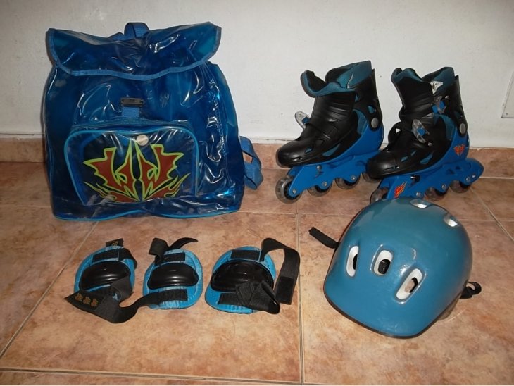 2 Juego de patines, uno en rosa y otro en azul, con accesorios 2