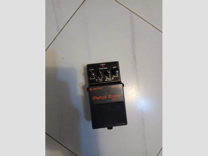 VENDO GUITARRA ELÉCTRICA, AMPLIFICADOR 100 W Y PEDAL 4