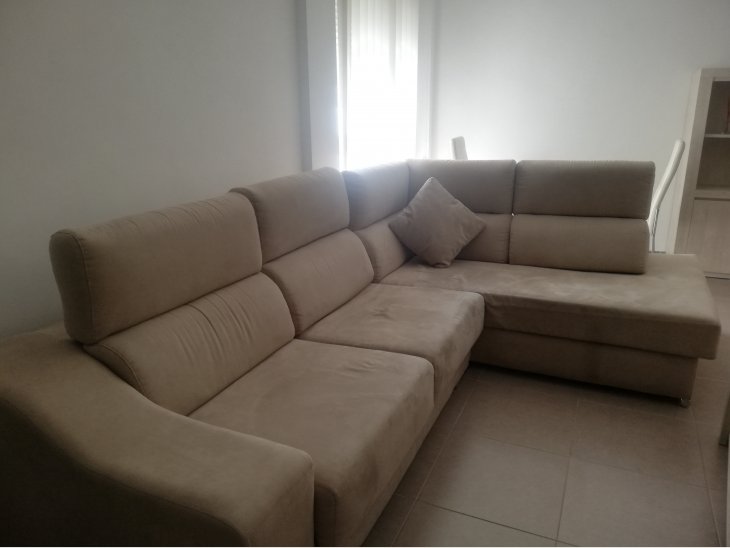 Se vende sofá cheslong en buen estado
