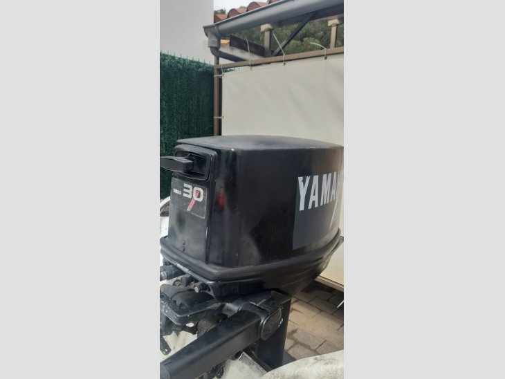 Se vende motor fueraborda Yamaha de 30 caballos de potencia de 2 tiempos. Año 1997 2