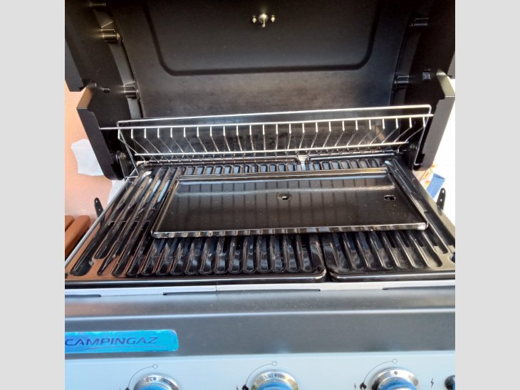 Vendo barbacoa semi nueva (un solo uso) 2