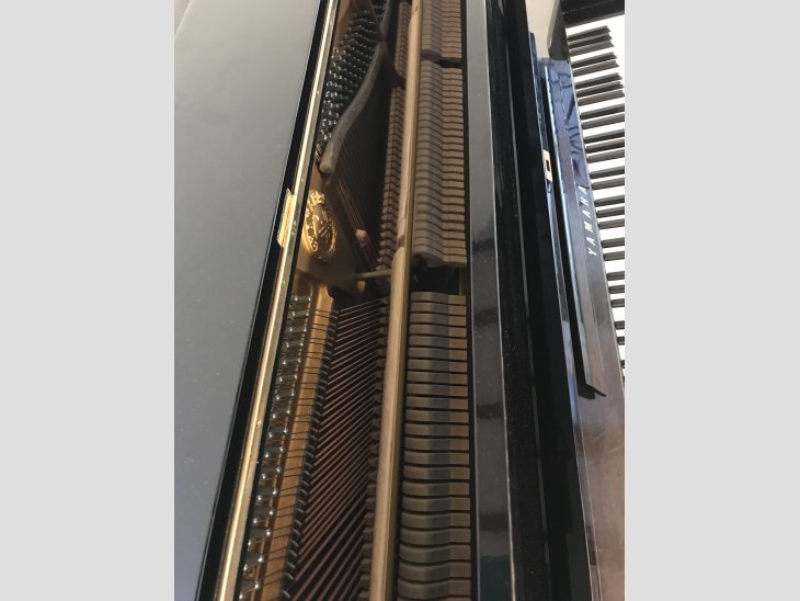 piano vertical YAMAHA 3