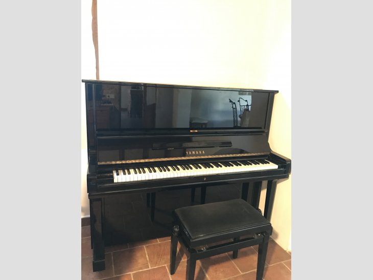 piano vertical YAMAHA 4