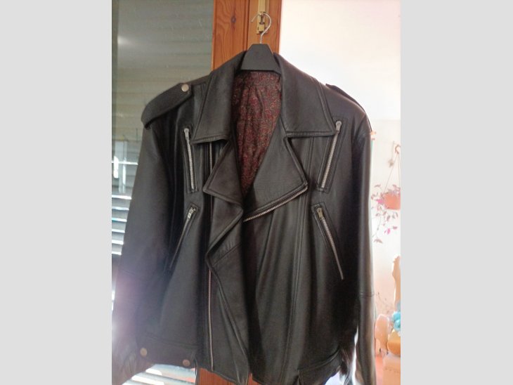 Se vende chaqueta de cuero de caballero