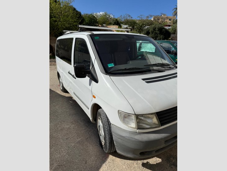 Es ven furgoneta Mercedes Vito camperitzada, amb placa solar, nevera, fogons, water químic… 1