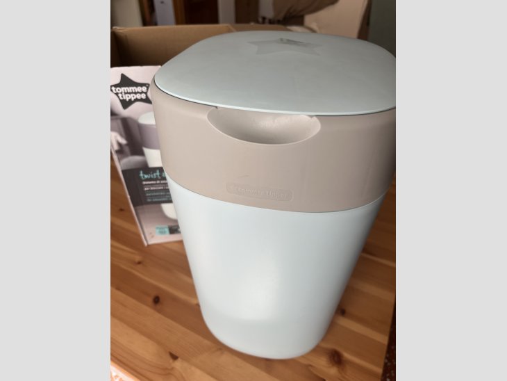 Es ven contenidor de bolquers Tommee Tippee color turquesa 1