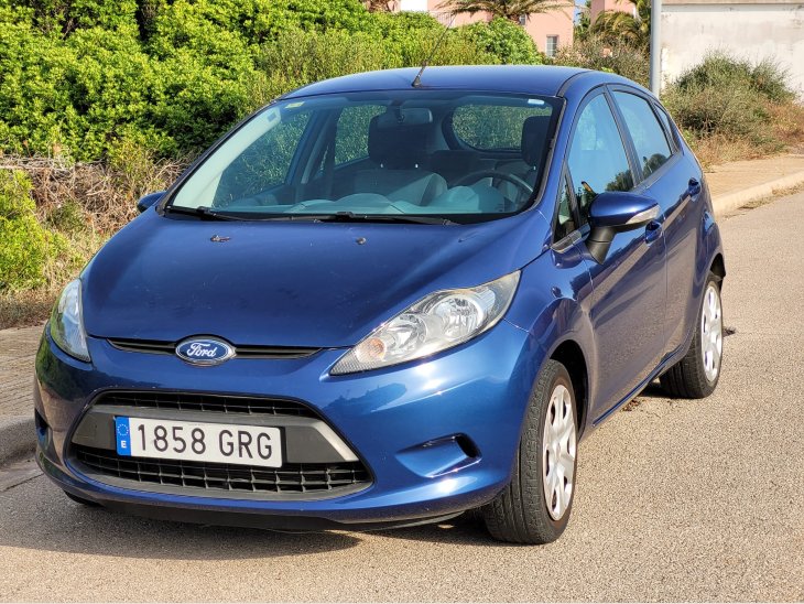 Es ven Ford Fiesta en molt bon estat. 1