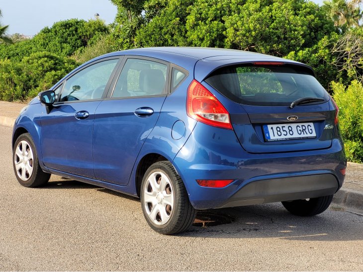 Es ven Ford Fiesta en molt bon estat. 2