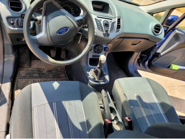 Es ven Ford Fiesta en molt bon estat. 3