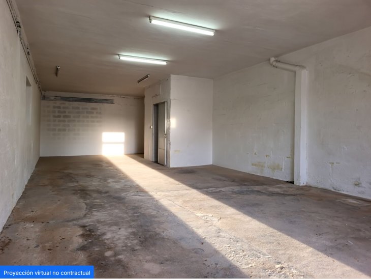 Cotxeria de 76m² amb cuarto de bany al carrer València 2