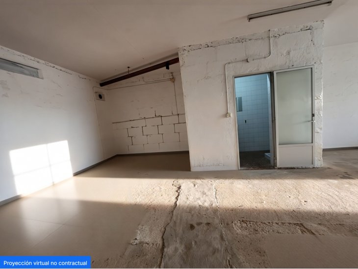 Cotxeria de 76m² amb cuarto de bany al carrer València 3