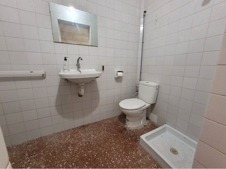 Cotxeria de 76m² amb cuarto de bany al carrer València 4