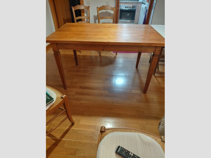 Es ven taula de menjador, de fusta de pi massissa, 140x80cm 3