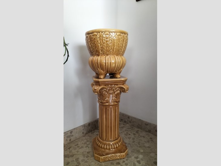 Macetero cerámica con pie de columna