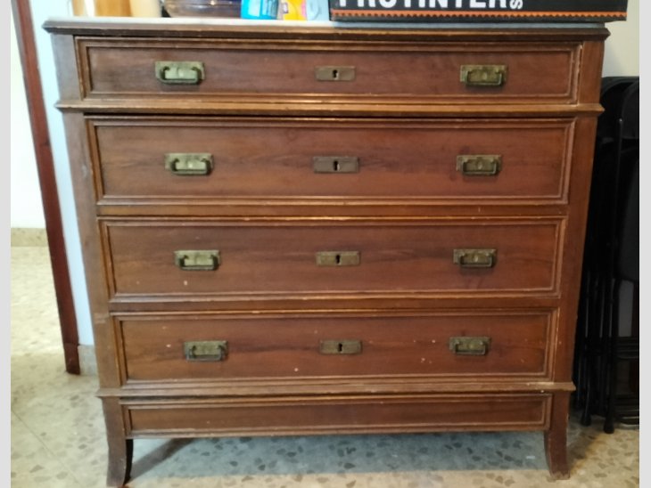 Cantarano antiguo con encimera de mármol