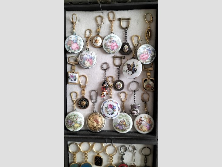 Lote 100 llaveros. 1