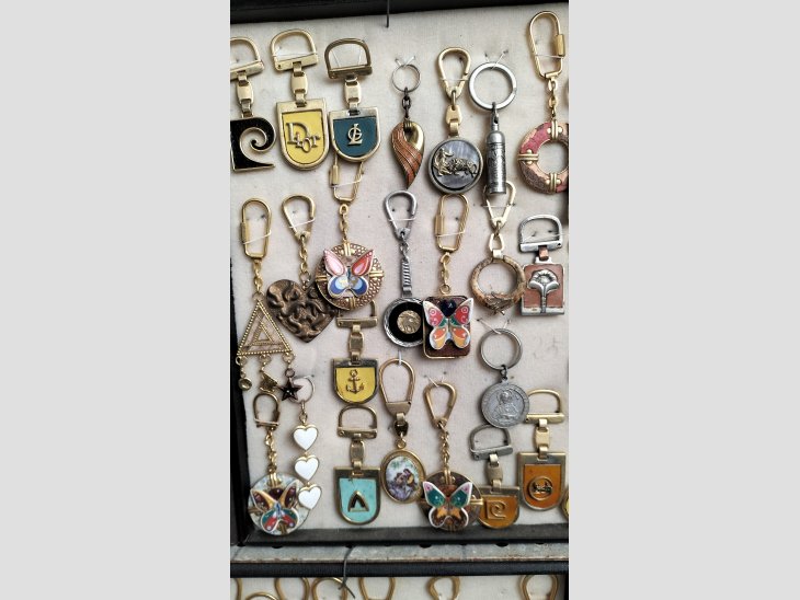 Lote 100 llaveros. 3