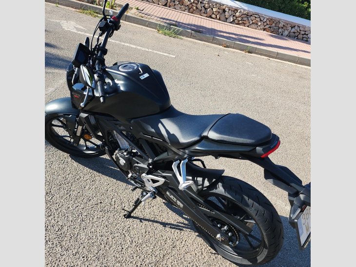 Honda CB 125R 1