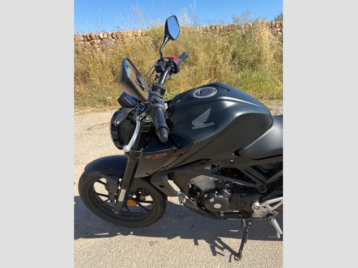 Honda CB 125R 4