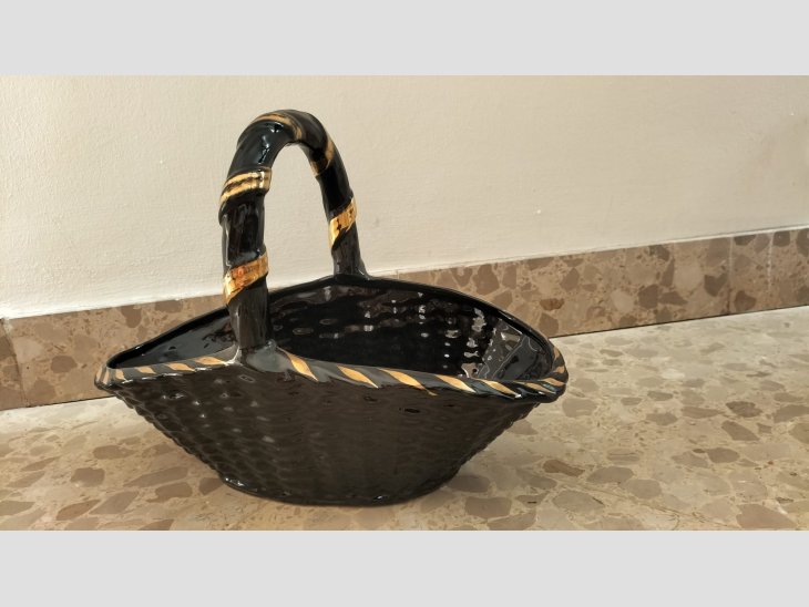 Panera decorativa amb ansa.