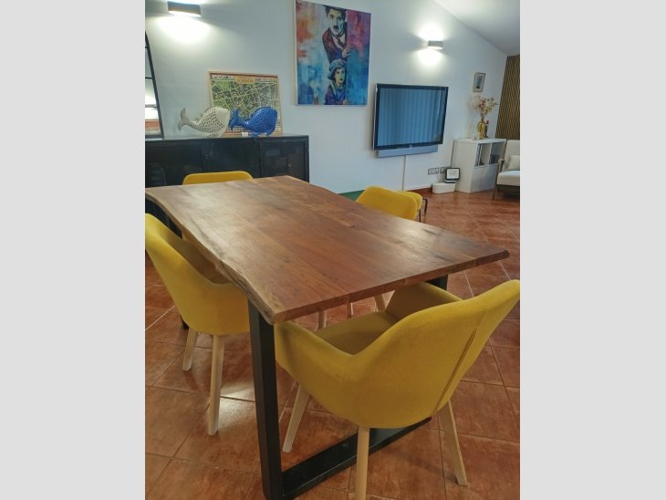 Vendo mesa y sillas de comedor  1