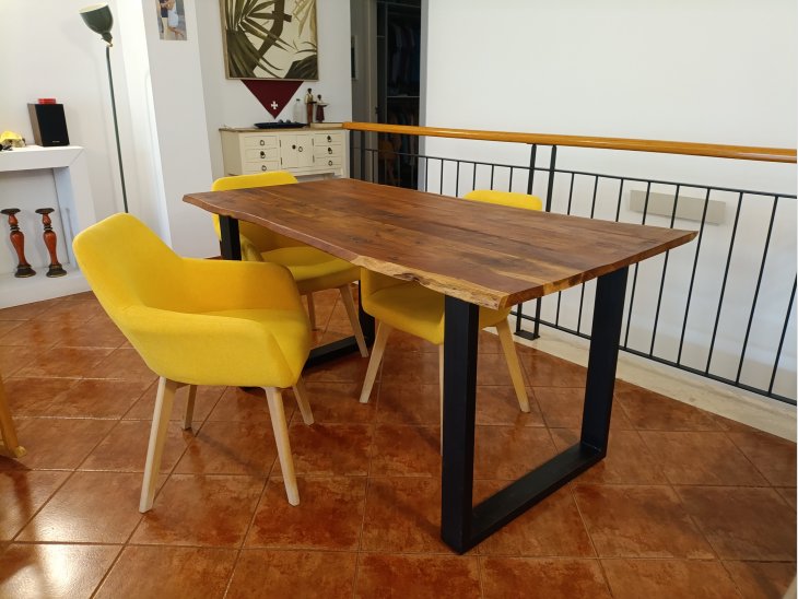 Vendo mesa y sillas de comedor  2