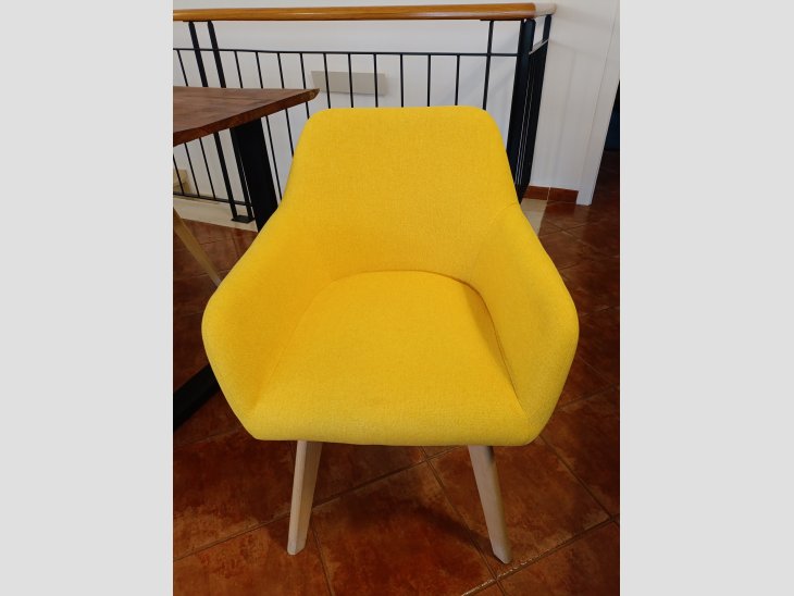Vendo mesa y sillas de comedor  3