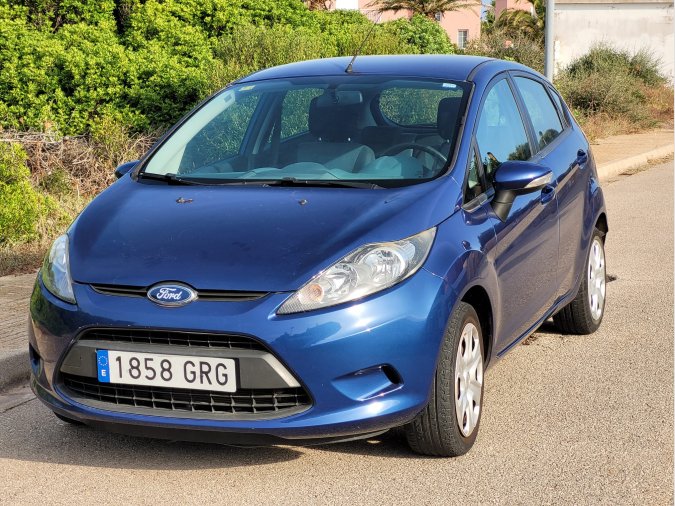 Es ven Ford Fiesta en molt bon estat.