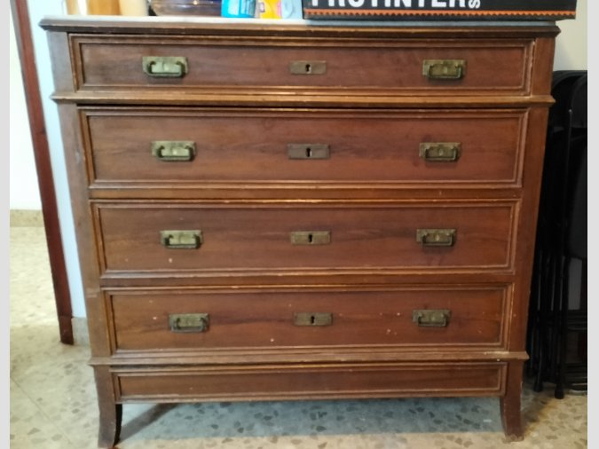 Cantarano antiguo con encimera de mármol