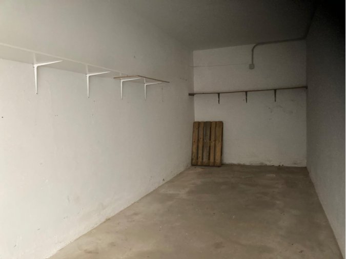 CIUTADELLA. Es lloga Cotxeria de 50 m2