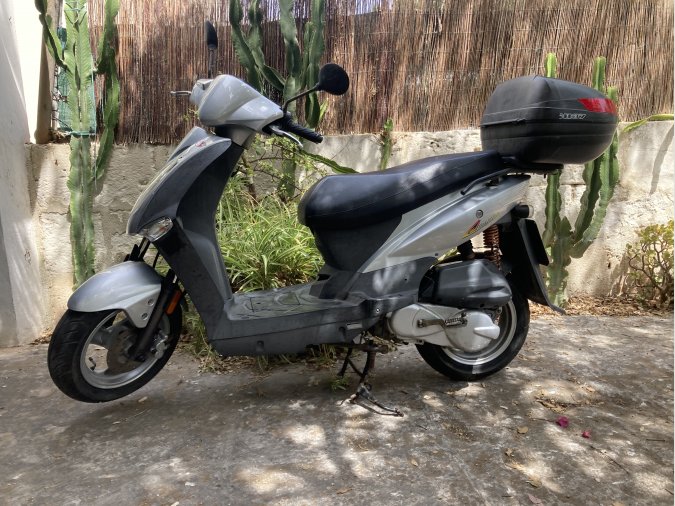 KYMKO AGILITY 125 15.000 KM Matrícula: 31xx FTF
