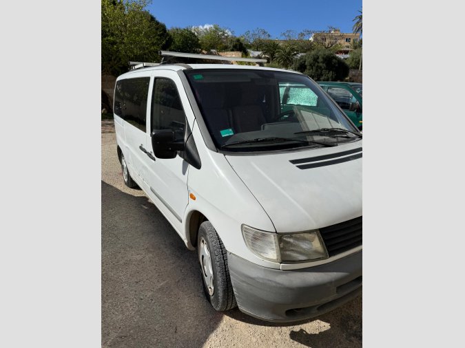 Es ven furgoneta Mercedes Vito camperitzada, amb placa solar, nevera, fogons, water químic…