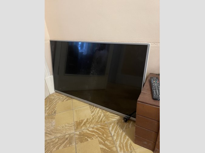 ES ven Televisor LG de 42 pulsades amb comendament a distancia seminova per 350€